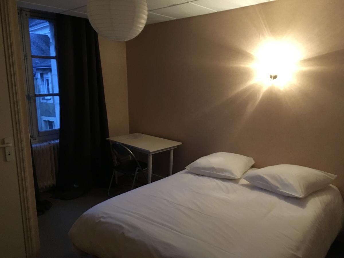 Hotel De La Gare Château-du-Loir Esterno foto